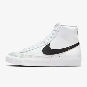 NIKE BLAZERS